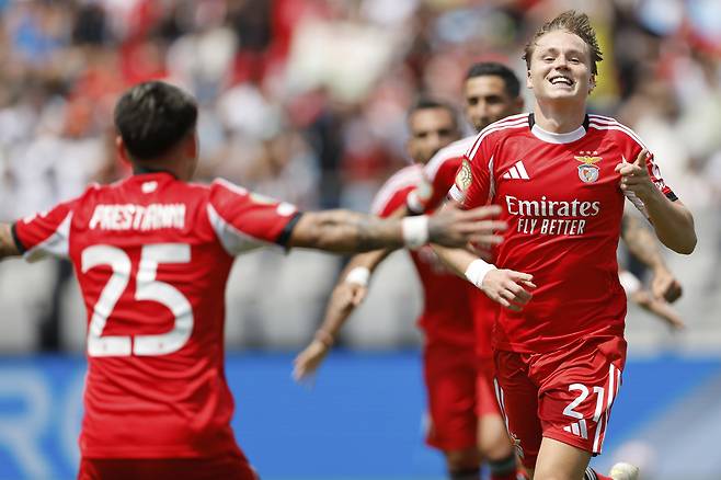 선제골을 넣은 벤피카의 안드레아스 시엘데루프.      샬럿 | AP연합뉴스