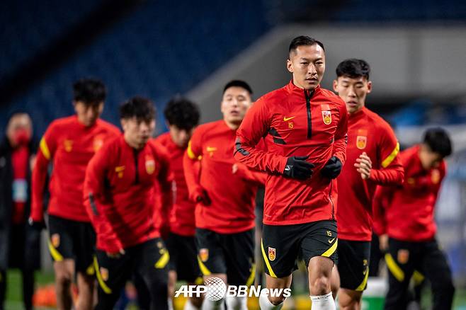 훈련 중인 중국 축구대표팀 선수들. /AFPBBNews=뉴스1