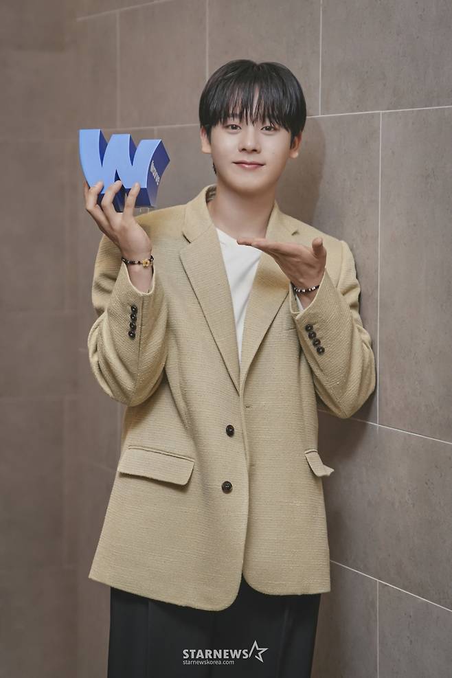 웨이브 오리지널 시리즈 '원(ONE) : 하이스쿨 히어로즈'의 배우 이정하가 11일 진행된 라운드 인터뷰를 위해 포즈를 취하고 있다. /사진제공=웨이브 2025.06.11 /사진=이동훈 photoguy@