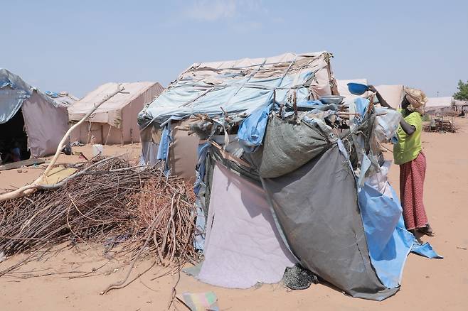 카메룬 최북단주 야구아의 실향민 텐트촌 (야구아<카메룬>=연합뉴스) 전석우 기자 = 지난 12일(현지시간) 카메룬 최북단주 야구아의 국내 실향민 텐트촌. 2025.6.25 jujitsusw@yna.co.kr