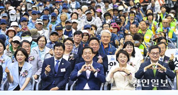18일 오전 수원시 장안구 수원종합운동장 실내체육관에서 ‘제35회 장애인의 날 기념식 및 제30회 경기도장애인축제한마당’이 열리고 있다. 2025.6.18 /이지훈기자 jhlee@kyeongin.com