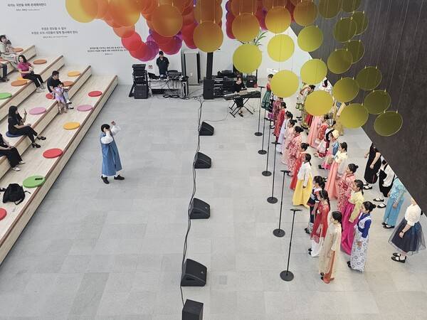 지난 15일 오후 3시께 대한민국민주주의전당 1층 민주홀에서 음악 공연이 열렸다. /최석환 기자