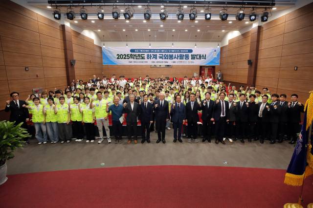 계명대는 24일 하계 국외봉사단 발대식을 개최했으며 6개국 201명의 학생 교직원을 파견한다. 계명대 제공