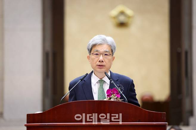 김상환 전 대법관이 지난해 12월 27일 대법원청사에서 열린 퇴임식에서 퇴임사를 하고 있다. (사진=대법원)