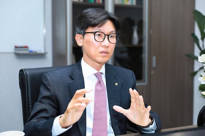 김지훈 NH투자증권 리테일 어드바이저리(Retail Advisory) 본부장은 최근 이데일리와의 인터뷰에서 NH투자증권 로보어드바이저(RA) 알고리즘의 강점 등을 설명하고 있다. (사진=NH투자증권)