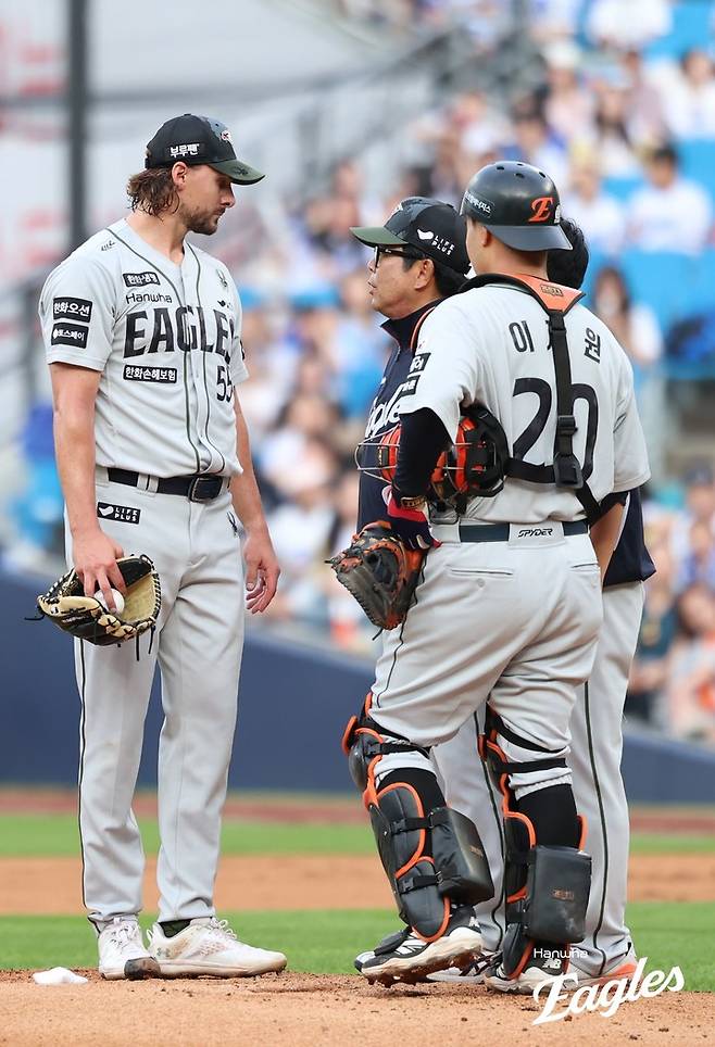 25일 대구 삼성라이온즈파크에서 열린 삼성 라이온즈와 경기에서 3이닝 만에 5실점(3자책)을 허용하고 조기 강판된 한화 이글스 라이언 와이스