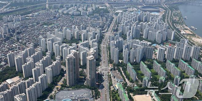 서울 송파구 서울스카이에서 바라본 아파트 단지 모습. 뉴스1 ⓒ News1 장수영 기자