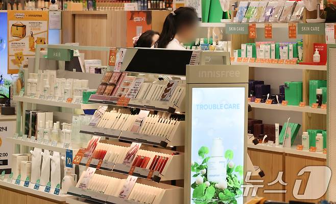 8일 서울 시내의 한 대형마트 화장품코너.(사진은 기사와 관련 없음). 2025.4.8/뉴스1 ⓒ News1 허경 기자