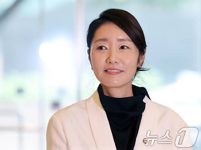 강선우 여성가족부 장관 후보자가 26일 오후 서울 종로구 이마빌딩에 마련된 인사청문회 사무실로 출근하고 있다. ⓒ News1 황기선 기자