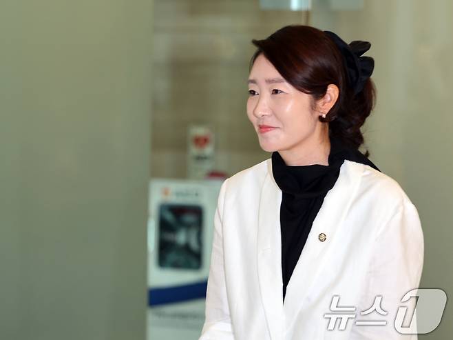 강선우 여성가족부 장관 후보자가 26일 오후 서울 종로구 이마빌딩에 마련된 인사청문회 사무실로 출근하고 있다. 2025.6.26/뉴스1 ⓒ News1 황기선 기자