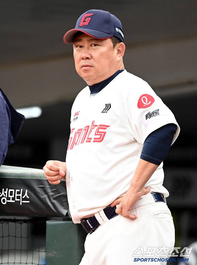 17일 부산 사직야구장에서 열린 한화와 롯데의 경기, 경기에 나선 롯데 김태형 감독. 부산=허상욱 기자wook@sportschosun.com/2025.06.17/
