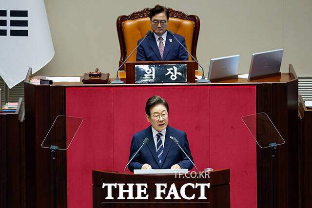 이재명 대통령이 26일 오전 서울 여의도 국회에서 열린 제426회 임시회 제2차 본회의에서 2025년도 제2회 추가경정예산안에 대한 정부의 시정연설을 하고 있다. /국회사진기자단