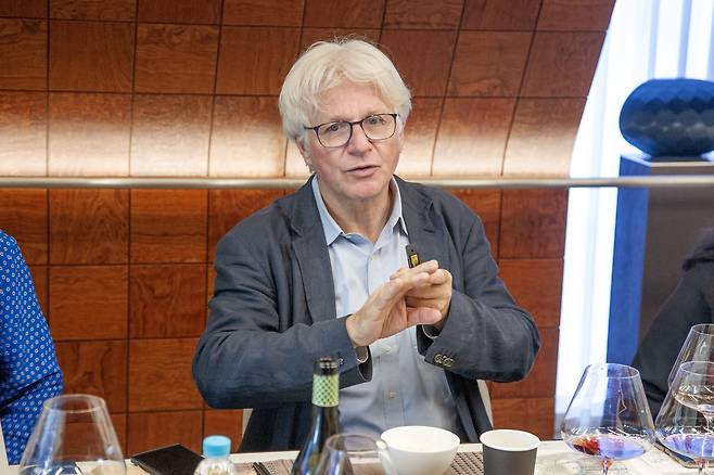 비에티 와이너리의 우르스 페터 수출 담당 디렉터가 지난 18일 서울 강남 나라셀라 도운에서 간담회를 하고 있다. /나라셀라 제공