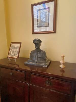 마누엘 케손의 흉상