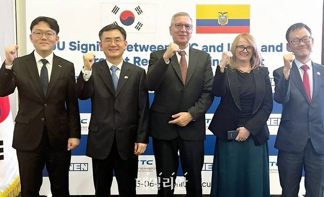 한국기계전기전자시험연구원(KTC)은 26일 에콰도르 현지에서 KTC의 '에콰도르 CC 인증' 시험기관과 인증대행기관 지정을 위한 양해각서(MoU)를 체결했다.ⓒKTC