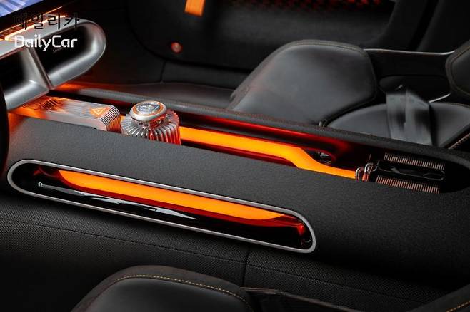 메르세데스-AMG, 콘셉트 AMG GT XX (센터 터널)