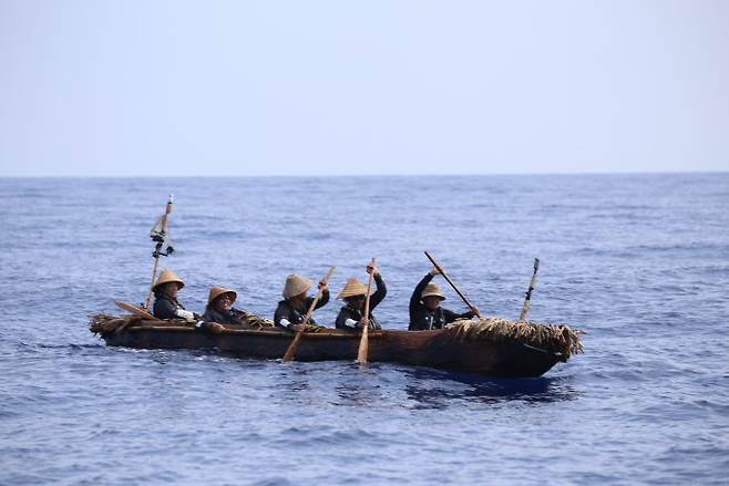 연구팀이 항해를 떠난 뒤 둘째 날의 모습. 연구팀은 "둘째 날은 피로와의 싸움이었다"며 "육지가 보이지 않는 바다 한가운데였다"고 밝혔다. Yousuke Kaifu 제공