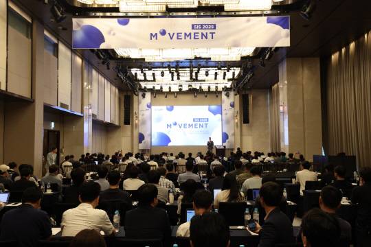 S2W가 26일 조선 팰리스 서울 강남에서 연례 기술 컨퍼런스 'SIS 2025'를 개최했다. 기조연설과 2개 트랙·8개 세션을 통해 AI·보안 인사이트를 공유했다. S2W 제공