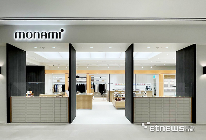 문구를 비롯해 라이프스타일브랜드로 오픈한 모나미스토어.