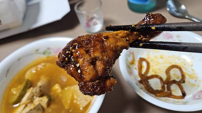 20250625_184949.jpg 저녁 숯불바베큐 치킨에 한잔