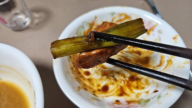 20250625_191717.jpg 저녁 숯불바베큐 치킨에 한잔