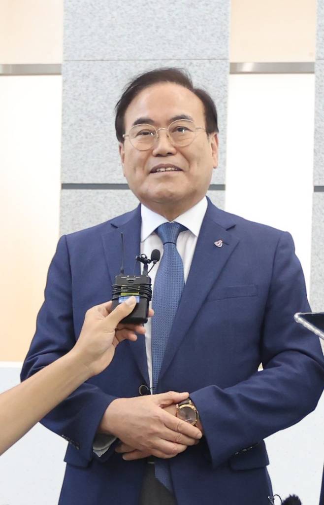 허위사실 공표 혐의로 기소된 서거석 전북교육감이 취재진의 질의에 답변 하고 있다. /사진=뉴스1