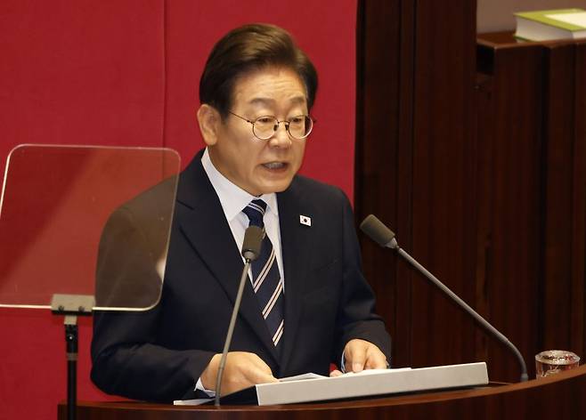 [서울=뉴시스] 국회사진기자단 = 이재명 대통령이 26일 서울 여의도 국회에서 열린 본회의에서 2025년도 제2회 추가경정예산안 시정연설을 하고 있다. 2025.06.25. photo@newsis.com <저작권자ⓒ 공감언론 뉴시스통신사. 무단전재-재배포 금지.> /사진=뉴시스화상
