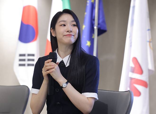 25일 서울 강남구 가로수길 하이스트리트이탈리아에서 열린 2026 밀라노·코르티나담페초 동계 올림픽 및 패럴림픽 공식 설명회에서 '피겨여왕' 김연아가 인사말을 하고 있다. [연합뉴스]