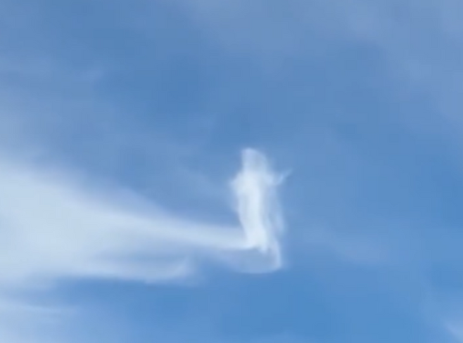 예수 형상 구름. [사진 = 인스타그램 accuweather]