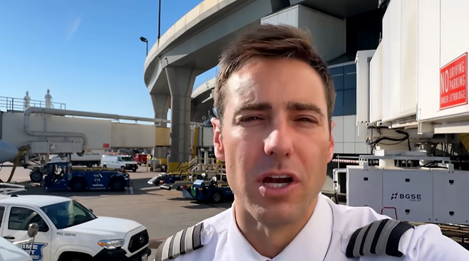 개럿 레이 아메리칸항공 부기장. [사진 = 개럿 레이 유튜브 채널 갈무리]