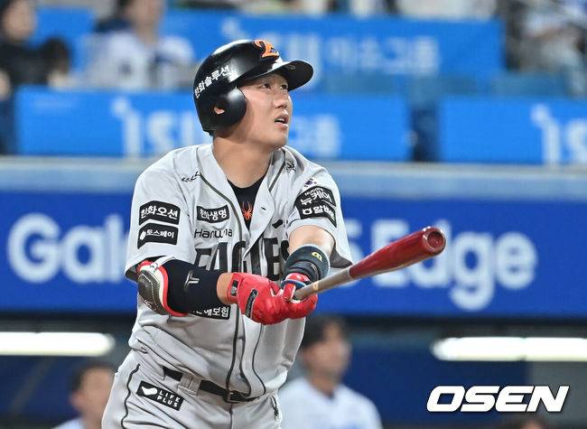 [OSEN=대구, 이석우 기자] 25일 대구삼성라이온즈파크에서 2025 신한 SOL 뱅크 KBO 리그 삼성 라이온즈와 한화 이글스의 경기가 열렸다. 홈팀 삼성은 후라도가, 방문팀 한화는 와이스가 선발 출전했다. 한화 이글스 하주석이 9회초 1사 우월 솔로 홈런을 치고 하이파이브를 하고 있다. 2025.06.25 / foto0307@osen.co.kr