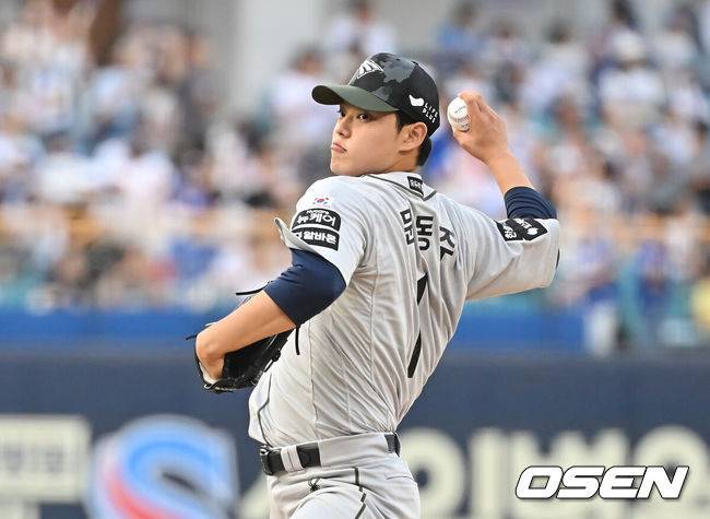 [OSEN=대구, 이석우 기자] 26일 대구삼성라이온즈파크에서 2025 신한 SOL 뱅크 KBO 리그 삼성 라이온즈와 한화 이글스의 경기가 열렸다. 홈팀 삼성은 가라비토가, 방문팀 한화는 문동주가 선발 출전했다. 한화 이글스 선발 투수 문동주가 역투하고 있다. 2025.06.26 / foto0307@osen.co.kr