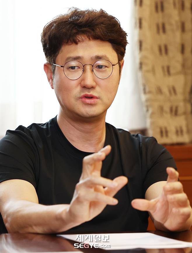 김훈수 부산대학교병원 피부과 교수는 지난 24일 인터뷰에서 "화농성 한선염 재발을 막기 위해서는 피부과 전문의를 통한 정확한 진단과 약물치료가 필수"라고 강조했다. 한윤종 기자