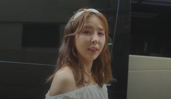 그룹 '코요태' 신지. 유튜브 채널 '어떠신지?!?' 캡처.