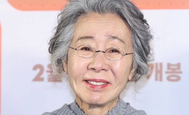 방송인 홍석천이 배우 윤여정을 향해 깊은 감사의 마음을 전했다. 세계일보 자료사진