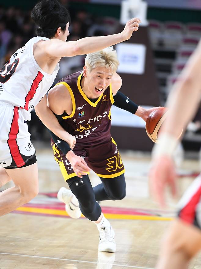지난 4월 3일 안양 정관장과의 경기에 나선 창원 LG 두경민. KBL 제공