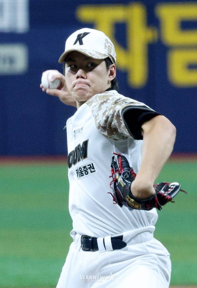 김윤하의 투구 장면. /사진=김진경 대기자