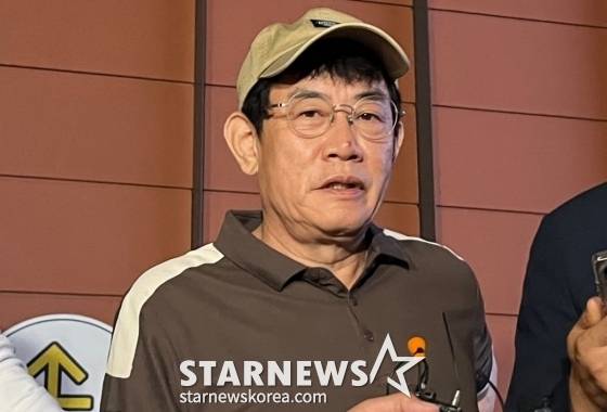 (서울=뉴스1) 김종훈 기자 = 코미디언 이경규가 24일 오후 11시 45분께 서울 강남경찰서에서 약물 운전 혐의와 관련한 조사를 마친 뒤 취재진의 질문에 답하고 있다. 2025.6.24/뉴스1 Copyright (C) 뉴스1. All rights reserved. 무단 전재 및 재배포, AI학습 이용 금지. /사진=(서울=뉴스1) 김종훈 기자