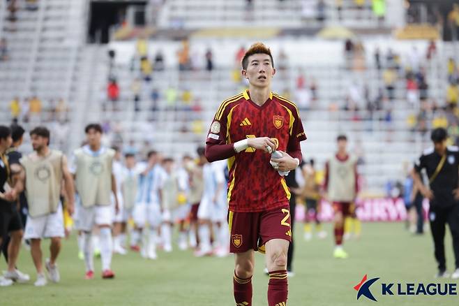 조현우가 26일 오전 4시(한국시간) 미국 오하이오주 신시내티의 TQL 스타디움에서 열린 보루시아 도르트문트와 경기 후 걸어가고 있다. /사진=한국프로축구연맹 제공