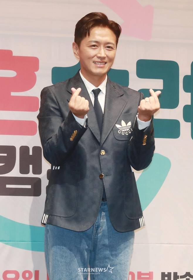 배우 진태현이 13일 오전 서울 라마다서울 신도림 호텔에서 진행된 JTBC 예능 '이혼숙려캠프' 제작발표회에 참석해 포즈를 취하고 있다. 인생을 새로고침하기 위한 부부들의 이야기 '이혼숙려캠프'는 오는 15일 첫 방송된다. /2024.08.13 /사진=이동훈