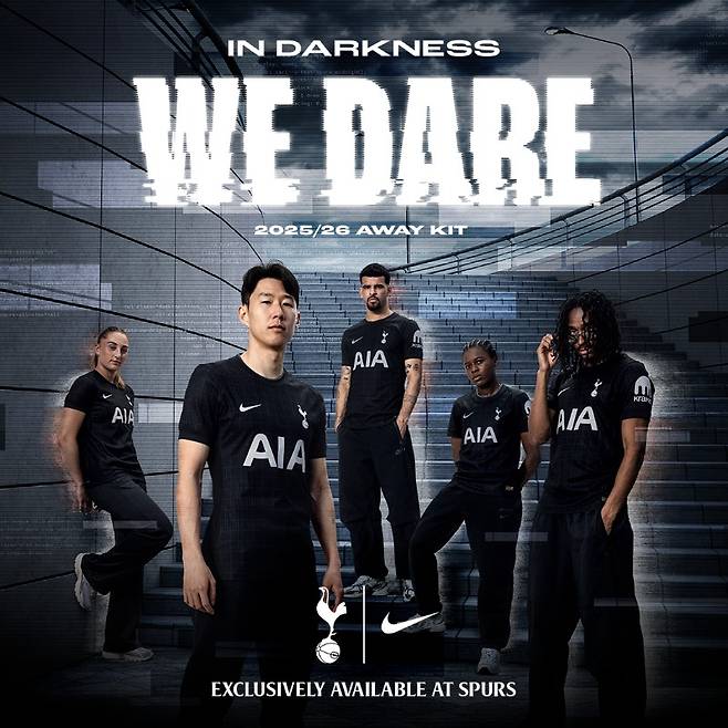 2025~2026시즌 토트넘 원정 유니폼 메일 모델로 나선 손흥민(왼쪽 두 번째). /사진=토트넘 공식 SNS 캡처