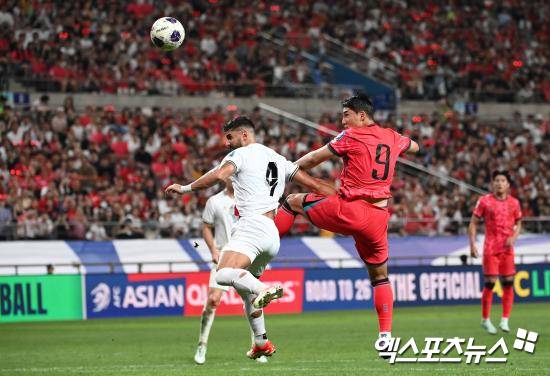 대한축구협회는 26일 EAFF의 결정으로 이번 E-1 챔피언십 대회 엔트리가 23명에서 26명으로 확대됨에 따라 남녀 대표팀 모두 기존 명단에 3명을 추가 발탁한다고 발표했다. 남자 대표팀에는 강상윤(전북현대), 모재현(강원FC, 이상 미드필더), 그리고 주민규(대전하나시티즌, FW)가 발탁됐다. 강상윤과 모재현은 첫 성인 대표팀 발탁이다. 엑스포츠뉴스DB