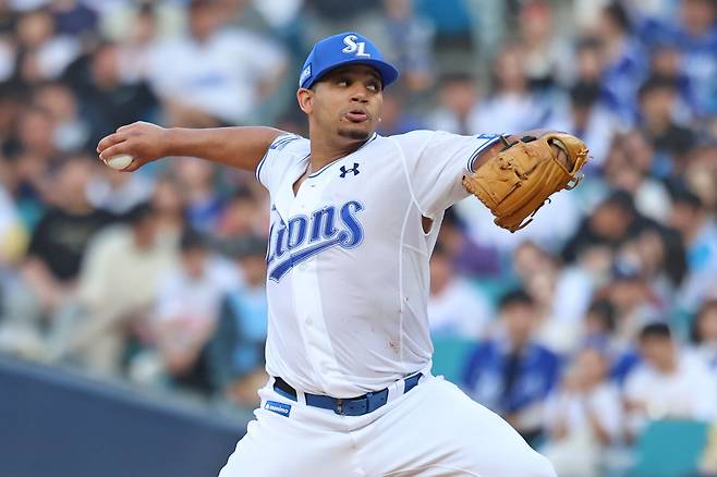 삼성 라이온즈의 새 외국인 투수 헤르손 가라비토는 26일 대구삼성라이온즈파크에서 열린 2025 신한 SOL Bank KBO리그 한화 이글스와의 홈경기에서 첫 등판, 5이닝 1피안타 무사사구 4탈삼진 무실점으로 완벽투를 펼쳤다. 삼성 라이온즈