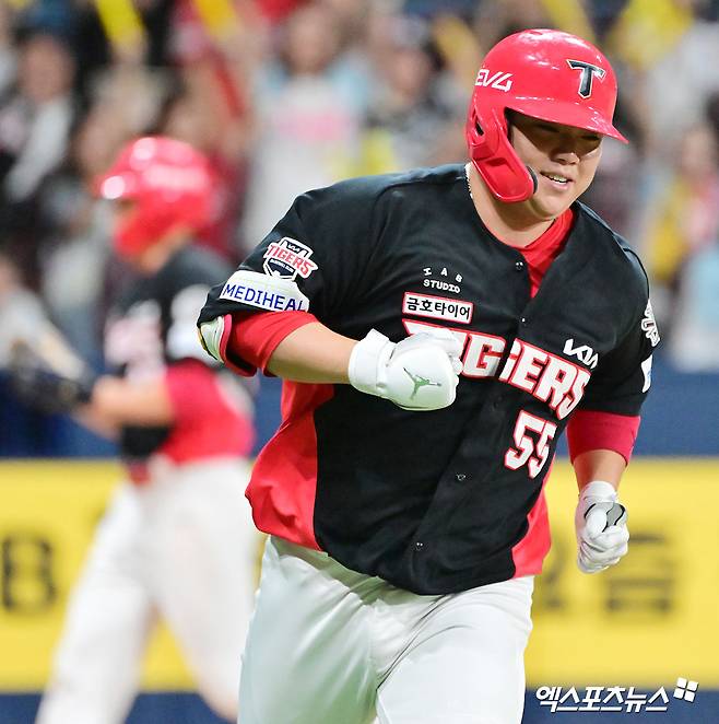 26일 오후 서울 구로구 고척스카이돔에서 열린 '2025 신한 SOL Bank KBO리그' KIA 타이거즈와 키움 히어로즈의 경기, 7회초 1사 3루 KIA 한준수가 동점 적시타를 날리고 있다. 고척, 김한준 기자