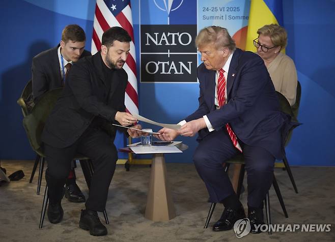 젤렌스키 대통령과 트럼프 대통령 회담 [우크라이나 대통령실 제공. EPA 연합뉴스]