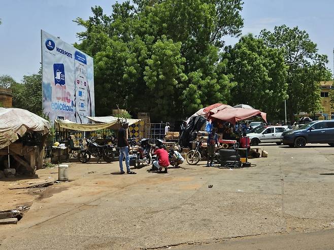 니제르 수도 니아메의 거리 (니아메<니제르>=연합뉴스) 노재현 기자 = 지난 19일(현지시간) 니제르 수도 니아메의 한 거리. 2025.6.26 nojae@yna.co.kr