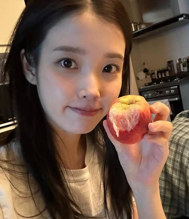 사진=아이유 SNS