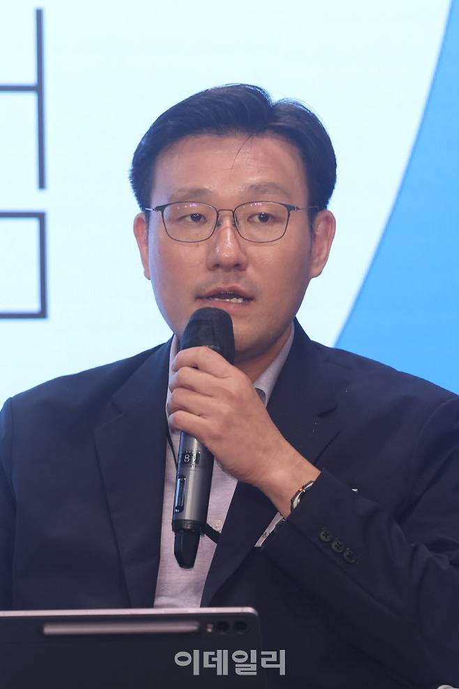 김종윤 고용노동부 산업안전보건본부장이 26일 서울 중구 KG타워에서 열린 ‘2025 좋은 일자리 포럼’에서 토론을 하고 있다. 일자리연대와 이데일리·이데일리TV가 공동 개최한 이번 포럼은 ‘중소기업 중대재해 예방, 이래도 되는가?’를 주제로 열렸다.(사진=이데일리 이영훈 기자)