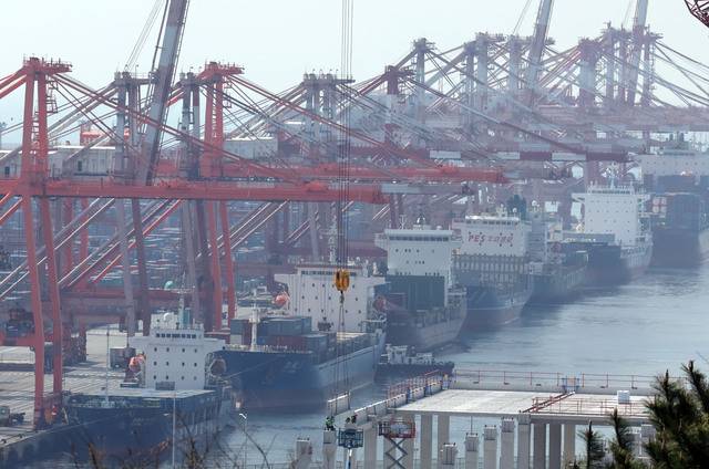 27일 국제통화기금의 세계경제전망에 따르면 우리나라의 명목 GDP 규모는 올해 1조7903억달러를 기록할 전망이다. /뉴시스