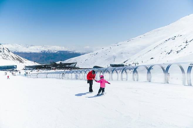 초보부터 전문가까지 온 가족이 즐길 수 있는 리마커블스 스키장 ©NZ Ski./사진-뉴질랜드관광청